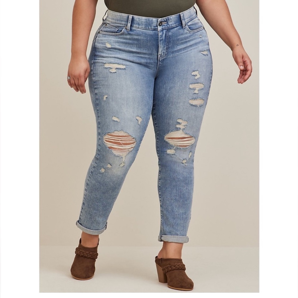 Torrid Bombshell straight jeans size 16R NWT